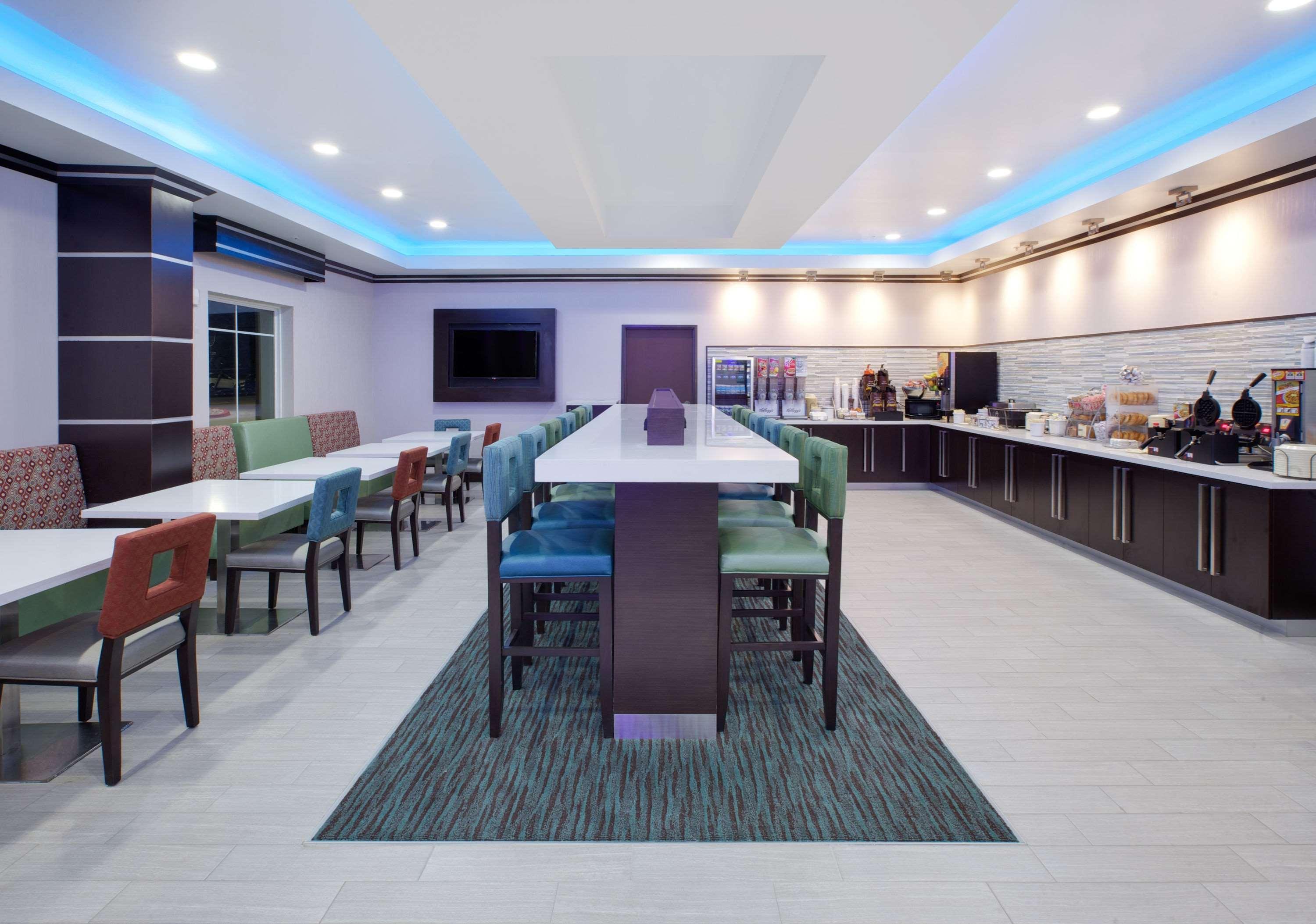 Spark By Hilton Midland South Εξωτερικό φωτογραφία