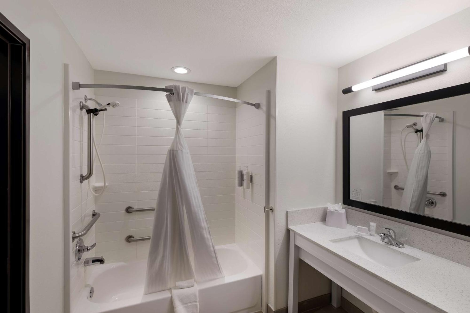 Spark By Hilton Midland South Εξωτερικό φωτογραφία