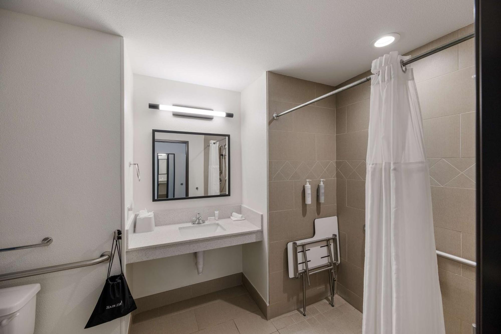 Spark By Hilton Midland South Εξωτερικό φωτογραφία