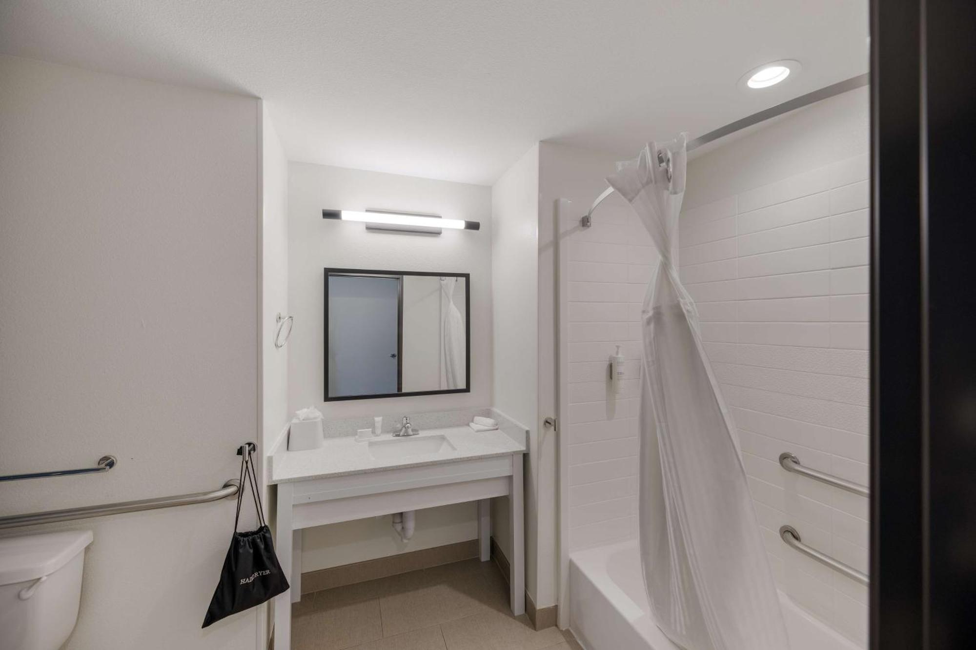 Spark By Hilton Midland South Εξωτερικό φωτογραφία