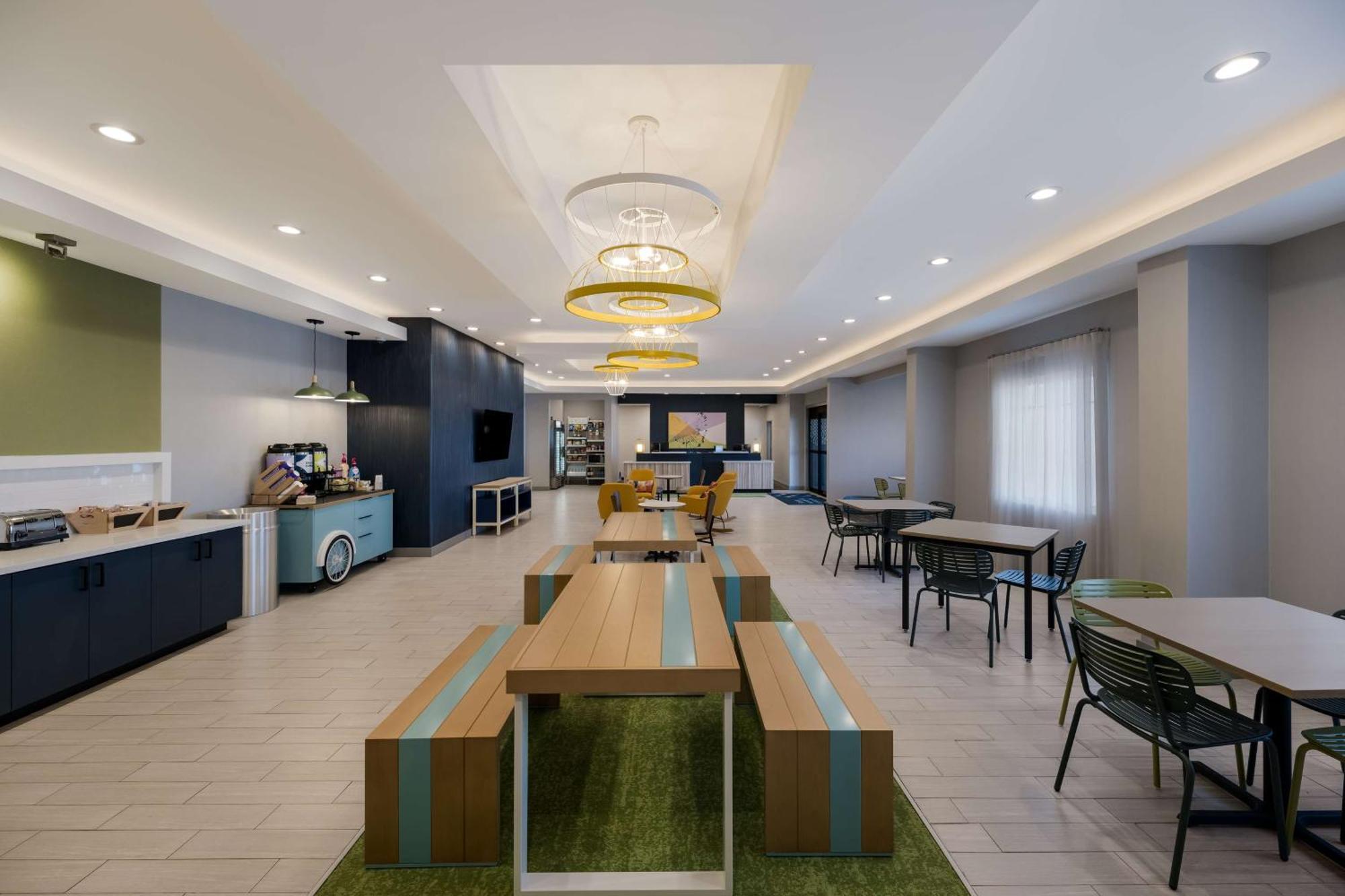 Spark By Hilton Midland South Εξωτερικό φωτογραφία